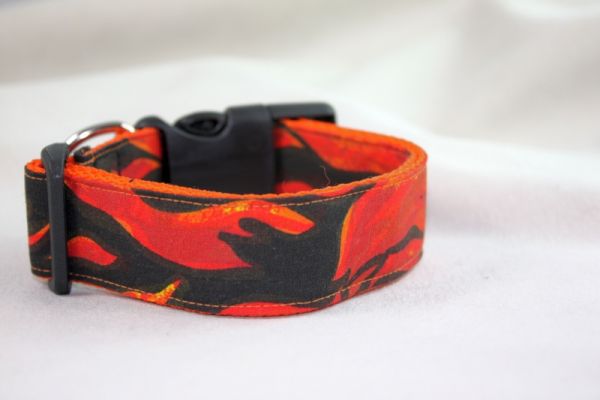 Halsband Flammen